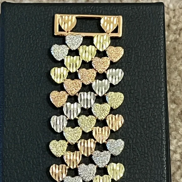 Beautiful Danbury Mint heart bracelet. Gold, silver and rose gold tones. - Picture 8 of 11